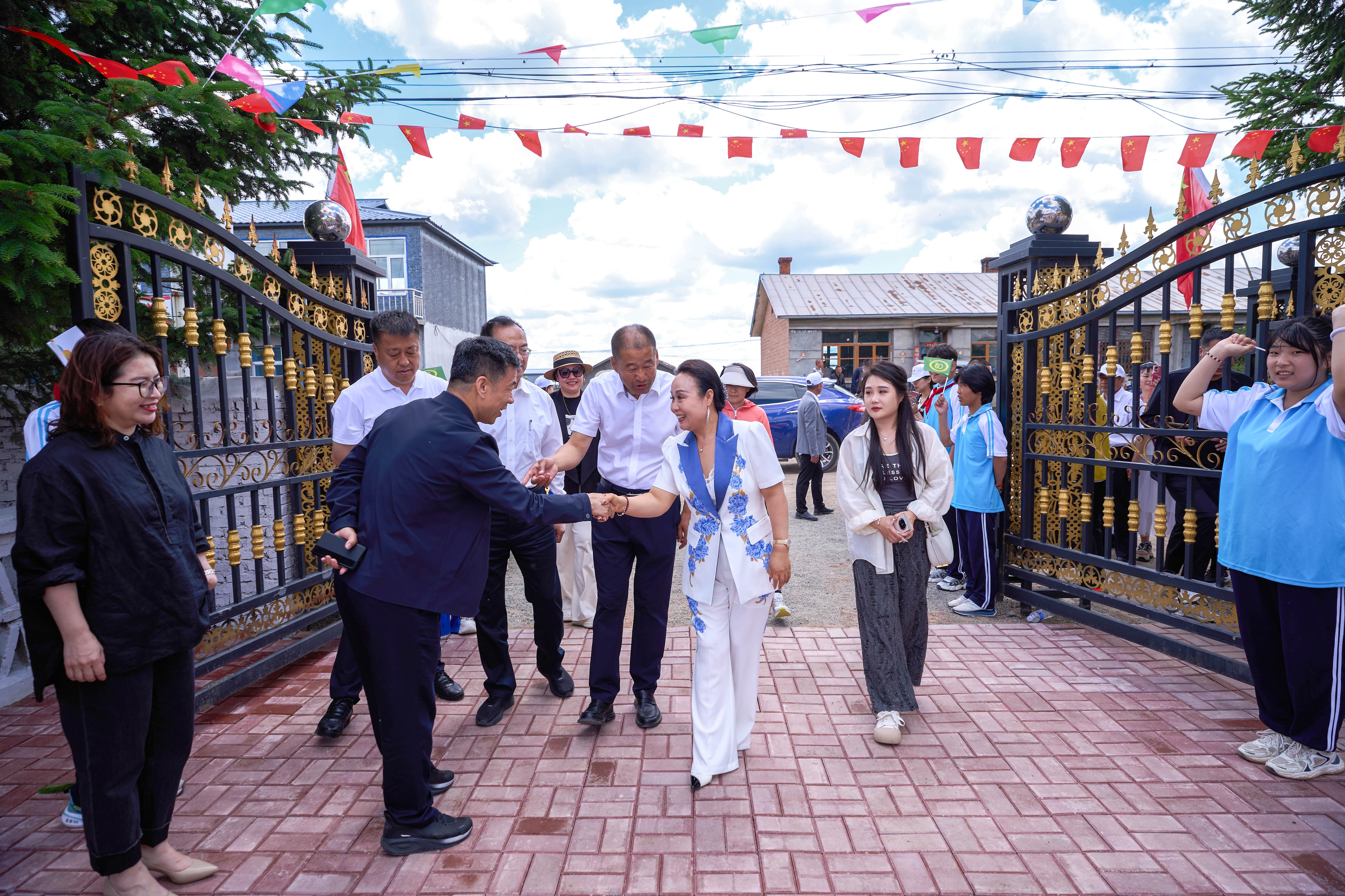 第254所 黑龙江巴彦县黑山镇民乐村qy球友会侯玉霞学校