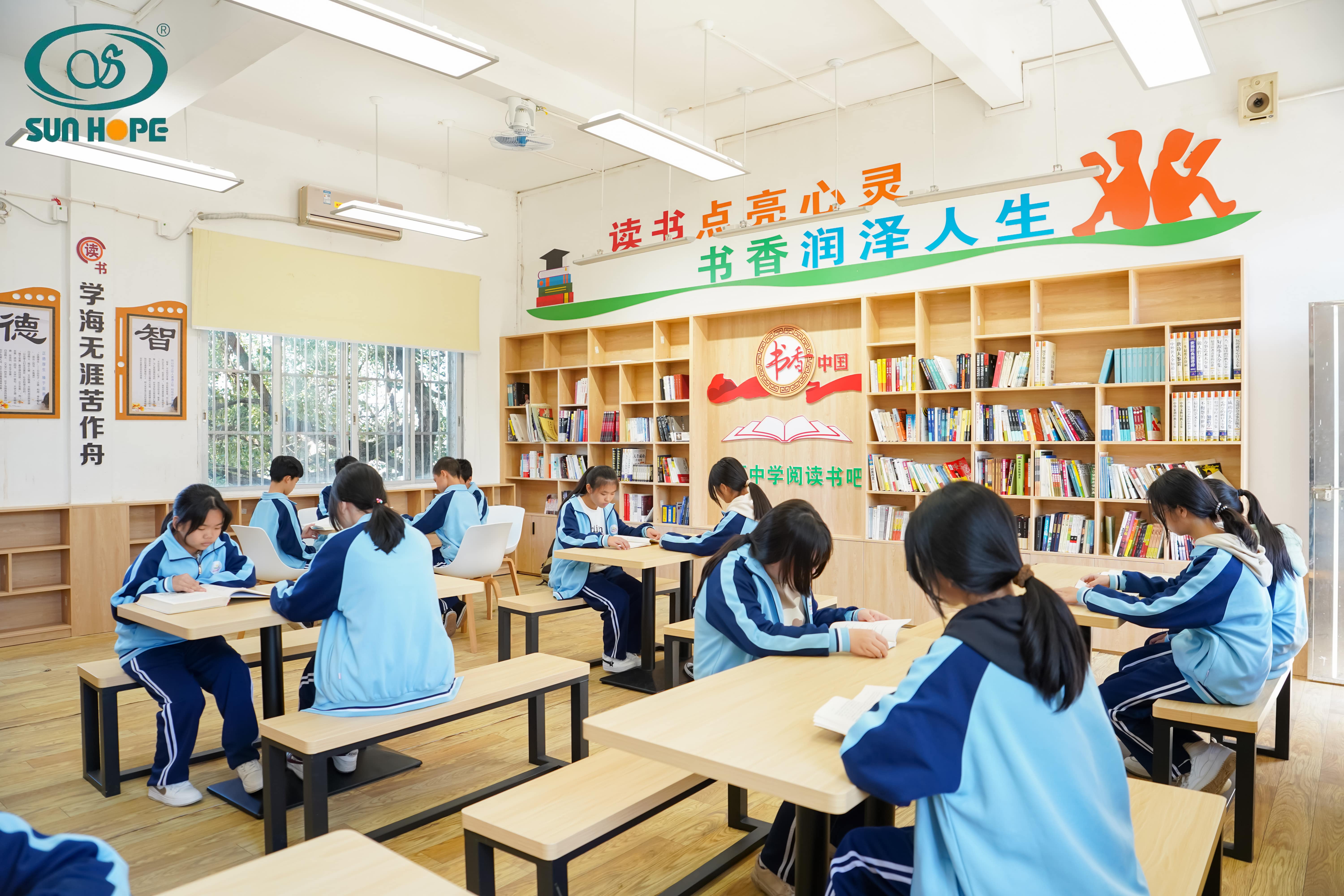 天津高校大学生记者走进qy球友会公益小学开展“书香悦读,筑梦成长”活动 天津高校大学生记者走进qy球友会公益小学开展“书香悦读,筑梦成长”活动