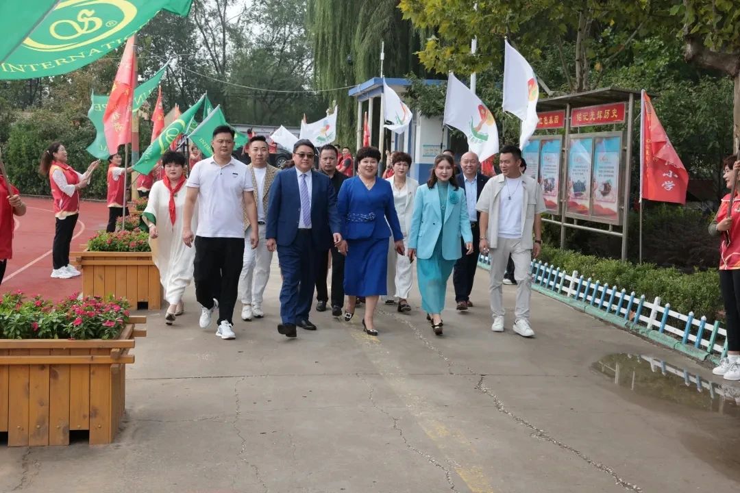 第236所 山东省平度市崔家集镇前洼qy球友会徐春凤小学