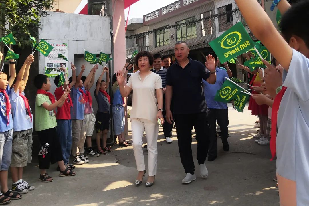 第214所  湖南省涟源市三甲乡三甲qy球友会梁红小学