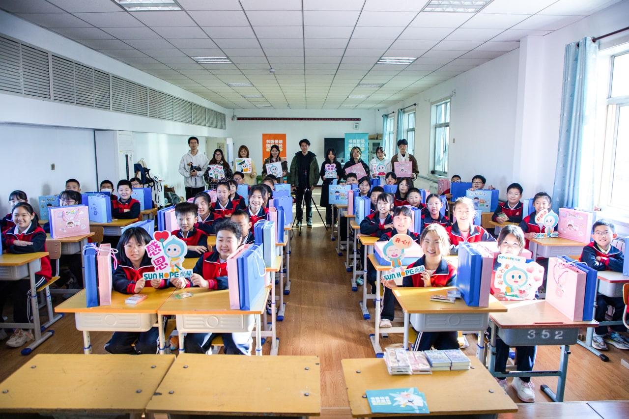 天津高校大学生记者走进qy球友会公益小学开展“书香悦读,筑梦成长”活动 天津高校大学生记者走进qy球友会公益小学开展“书香悦读,筑梦成长”活动