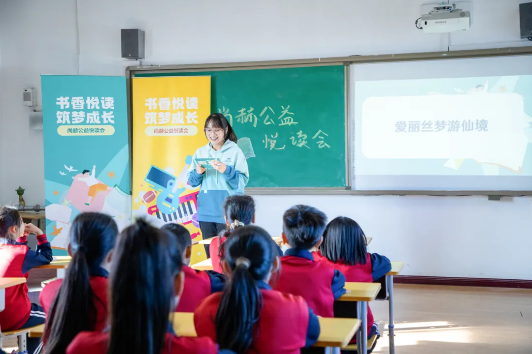 天津高校大学生记者走进qy球友会公益小学开展“书香悦读,筑梦成长”活动 天津高校大学生记者走进qy球友会公益小学开展“书香悦读,筑梦成长”活动